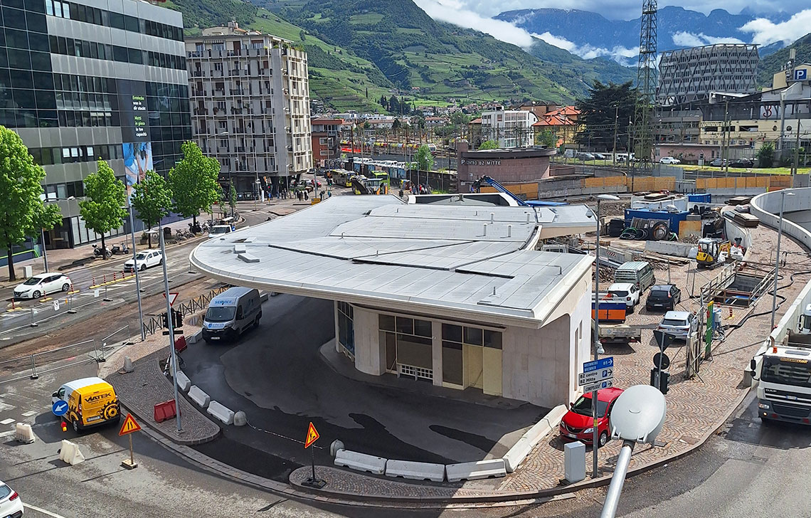 Realizzazione di tetto in ardesiato bianco grigio
